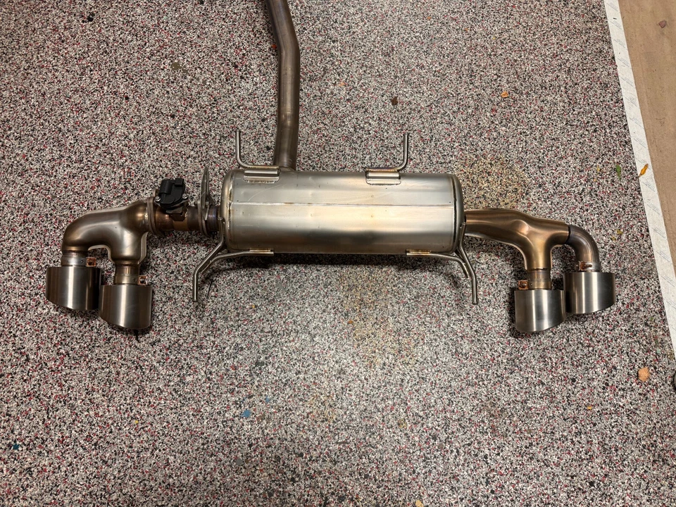 Escape de titanio NISMO edición premium Fujitsubo Nissan GTR de fábrica OEM Foto 4 de 4