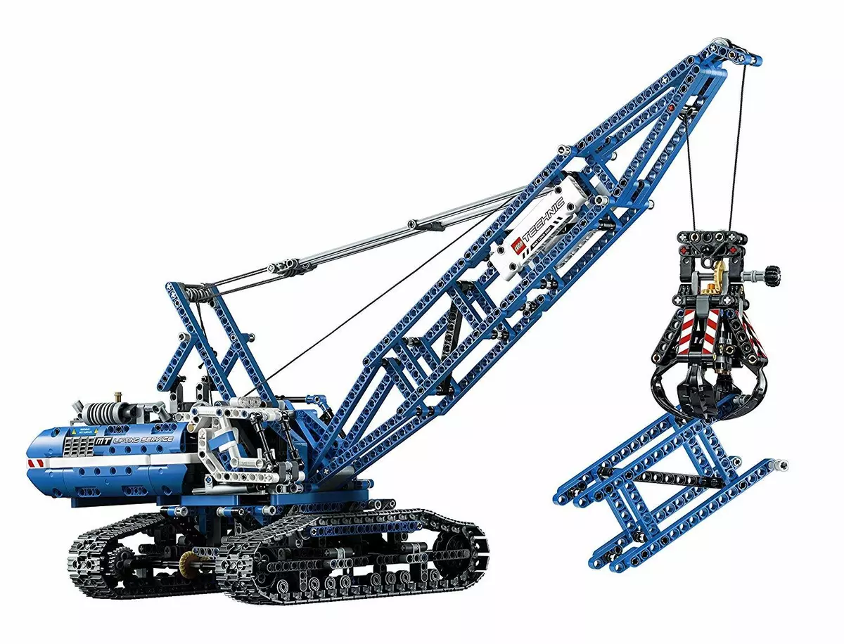 LEGO 42042 Technic Crawler Crane Rebuilds Into A Mobile Tower