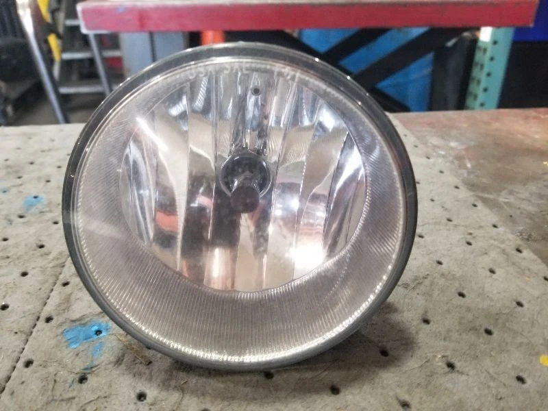 Parachoques antiniebla montado en la esquina/luz de estacionamiento para pasajeros se adapta a 09-10 VIBE 526950 Foto 2 de 4