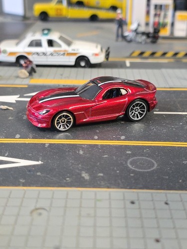 Hot Wheels 2012 New Models Diecast Car 2013 Red Dodge Viper SRT 11/50 1/64 Dio