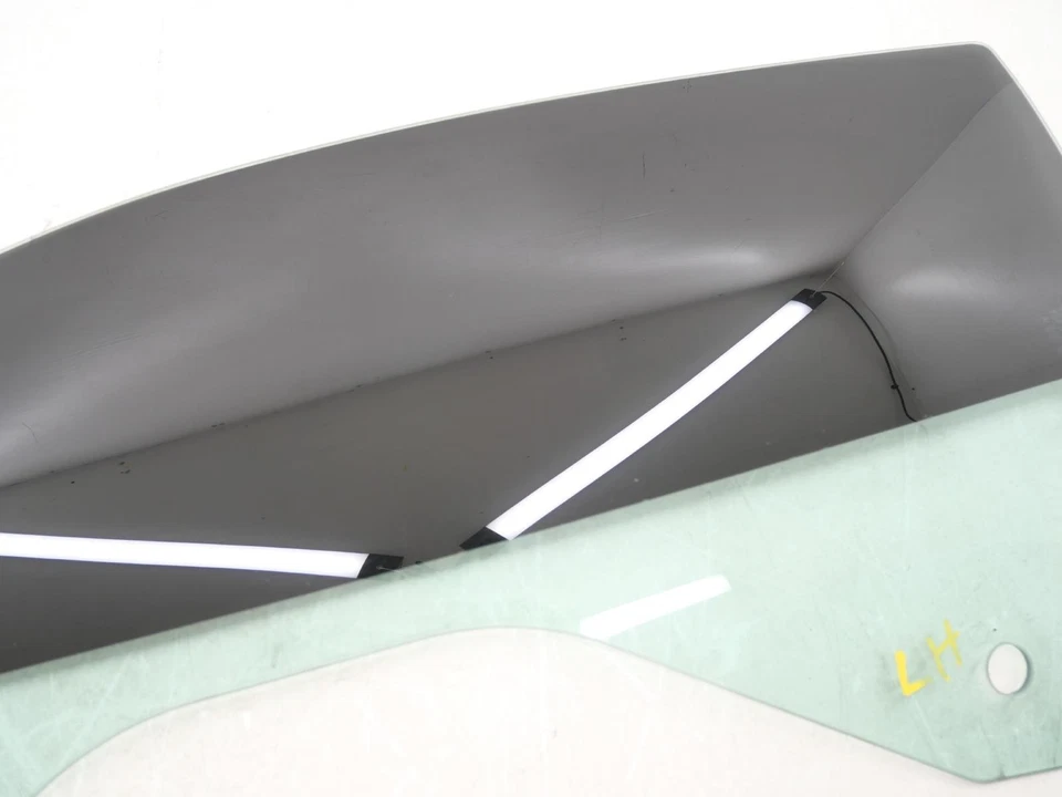 Ventana de vidrio puerta lateral izquierda conductor cupé usado Chevy Camaro SS 2016-2024 6,2 L OEM Foto 3 de 4