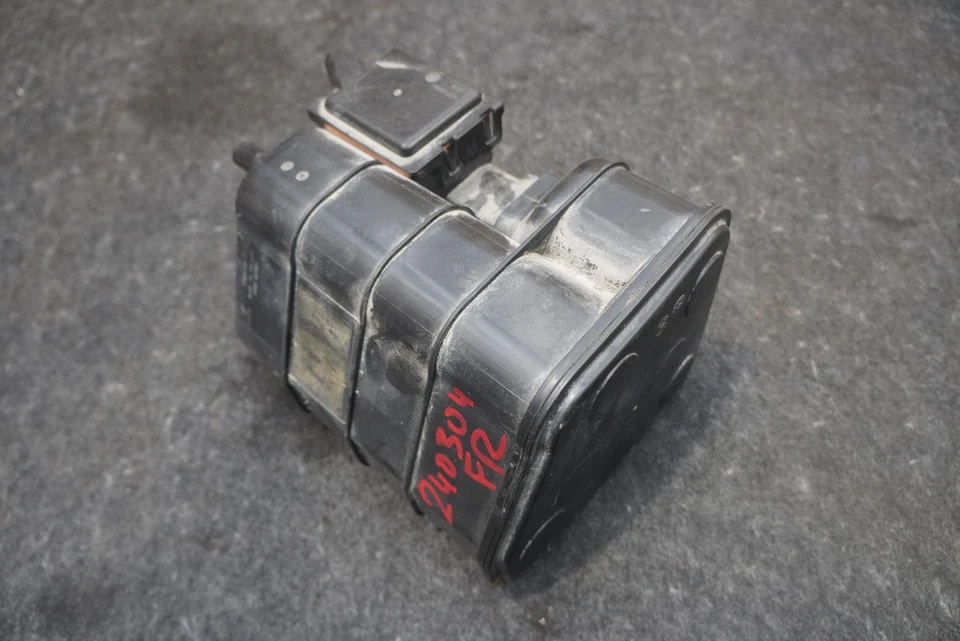 Топливный пар угольная канистра испаритель 9P1201078A OEM Porsche 911 991 2014-19 - Изображение 2 из 3