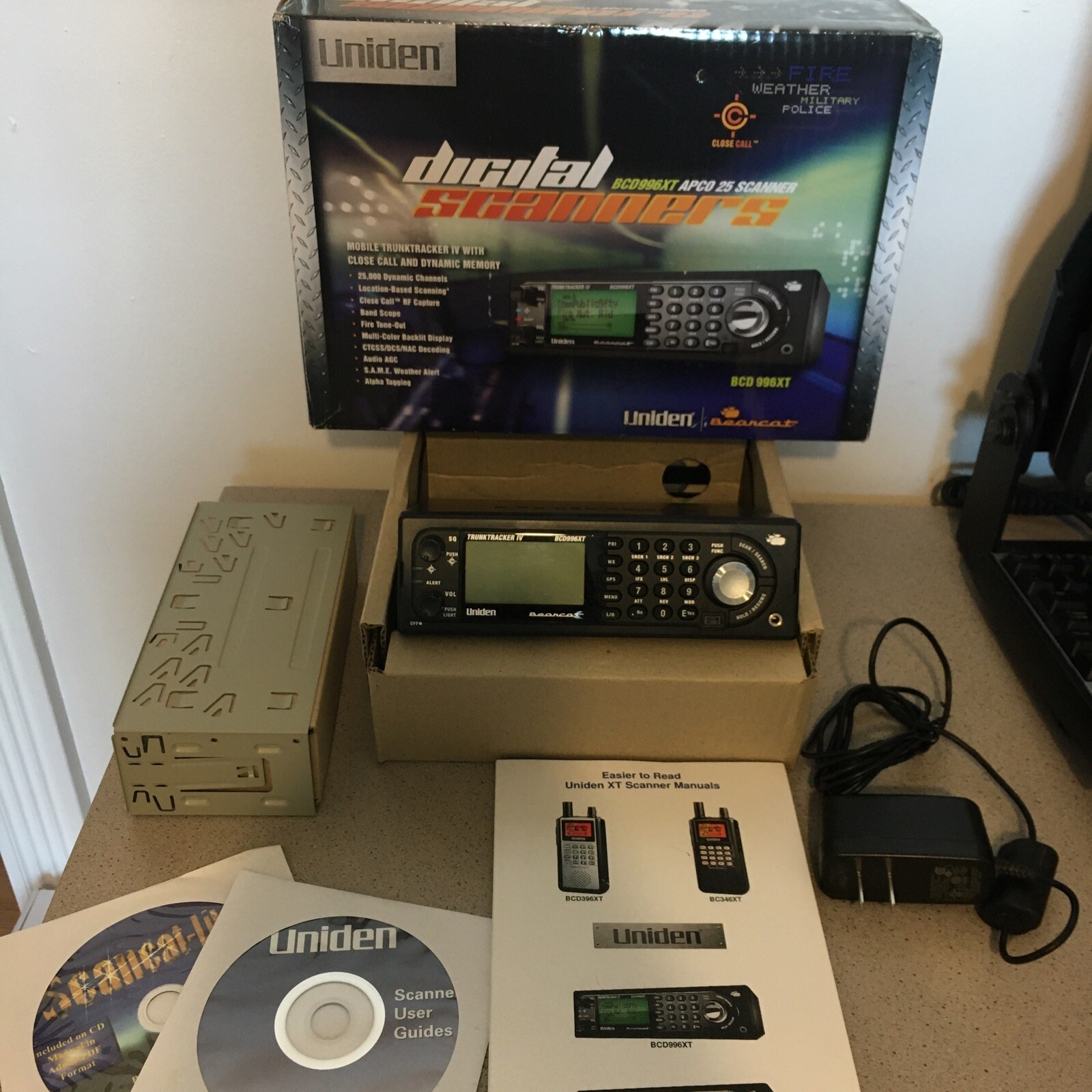 Uniden BCD996XT P25 Digital Trunktracker IV Mobile Base Scanner in box