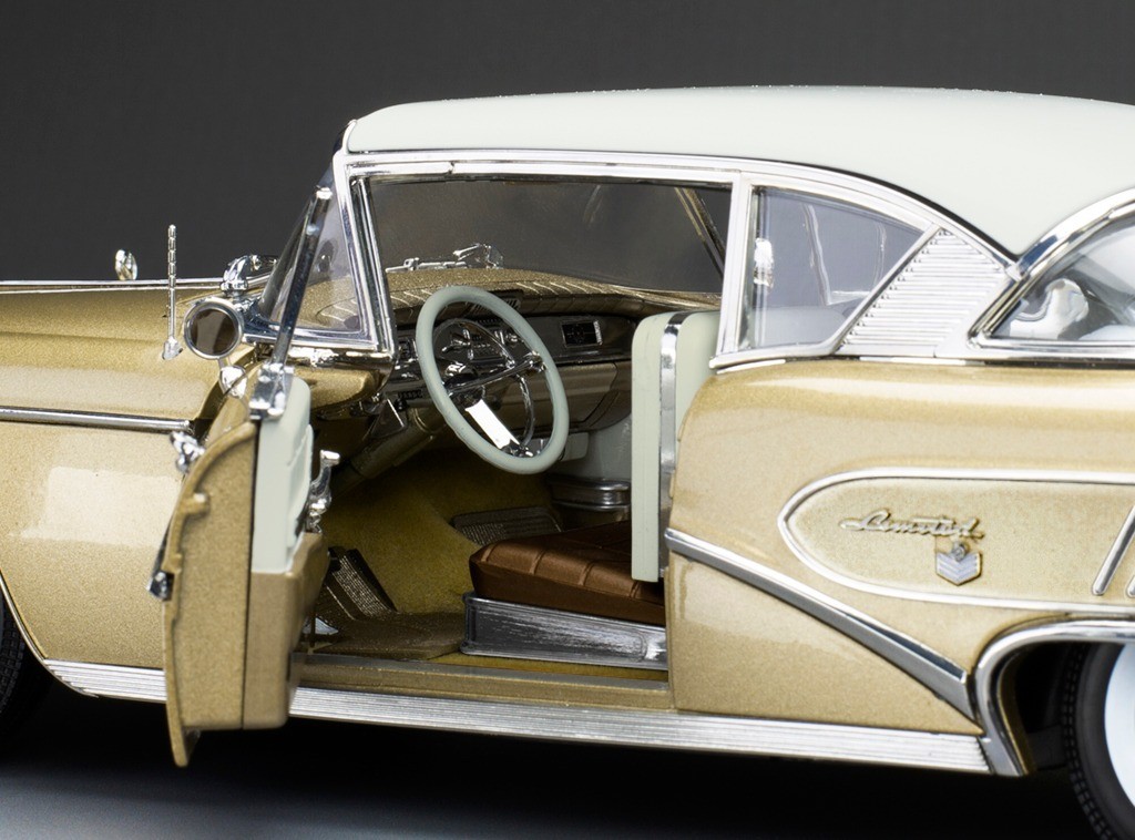 1958 Buick Limited Riviera Coupe Glacier White/Gold Mist in 1:18