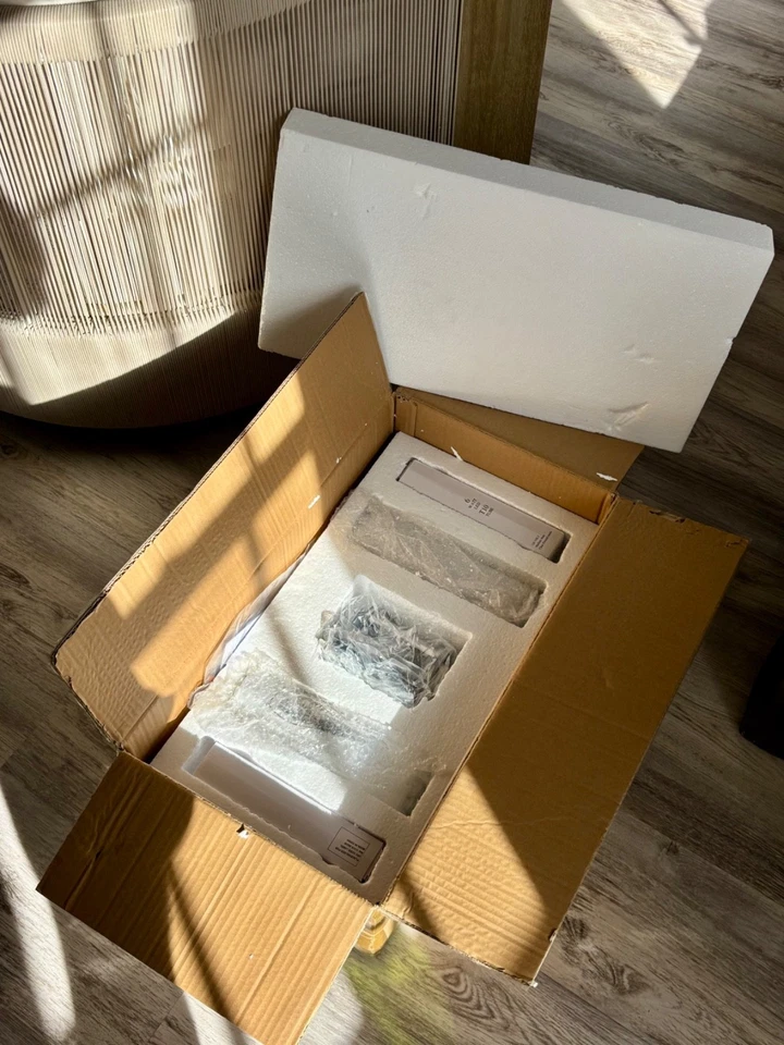 *US$ 2.150 MSRP* Waterworks Henry Chronos Arandela Dupla de Parede com Abajures de Vidro - Imagem 2 de 4