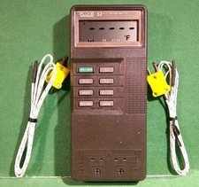 Fluke 52 K/J Dual-Input Digital Thermometer + 2 K- type Thermocouples