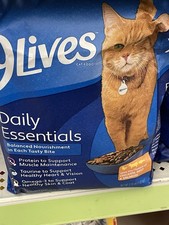 9Lives Daily Essentials Dry Cat Food Chicken Beef Salmon Protein Taurine Omega-3