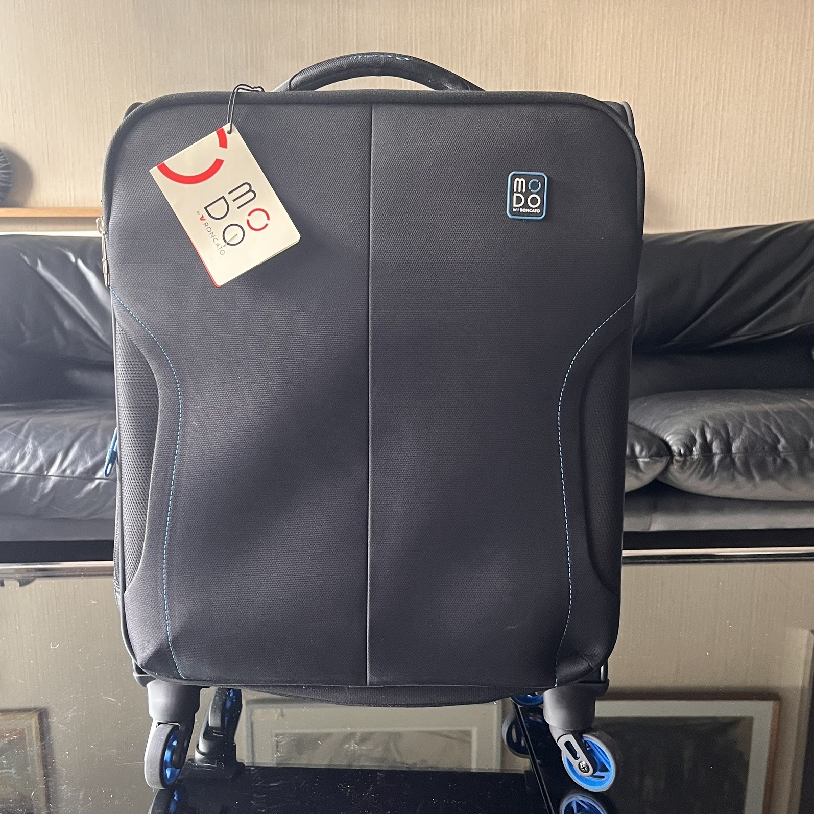 Maleta de cabina expandible Modo by Roncato Jet Nero 55x40x20/23 cm Ex Display NUEVA CON ETIQUETAS