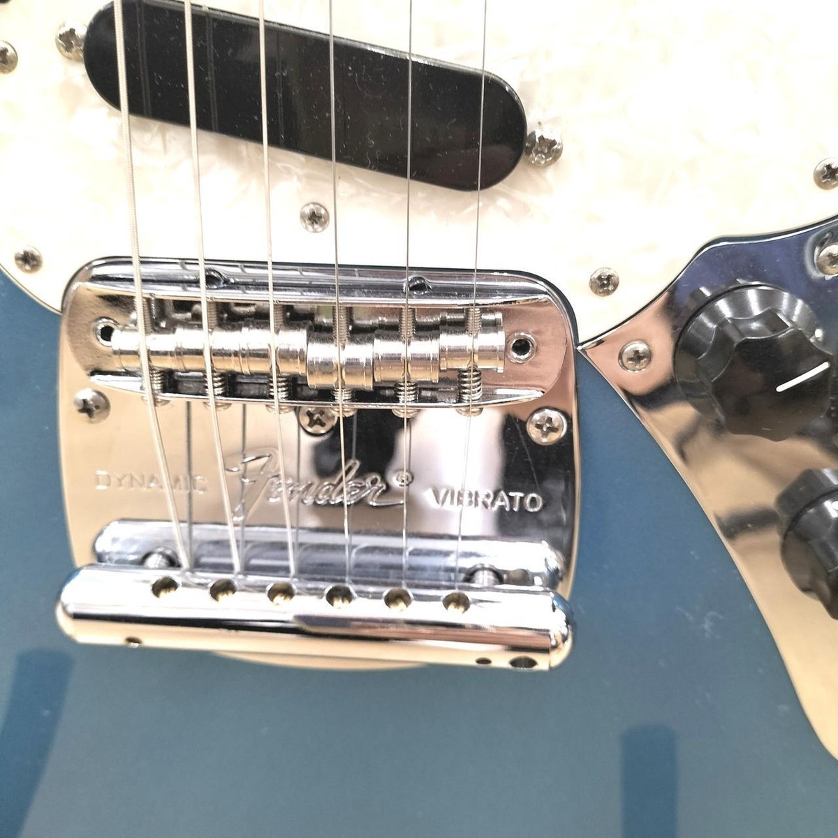 mustang fender mexico 変色したシルバーエレキギター mustang fender mexico 変色したシルバーエレキギター