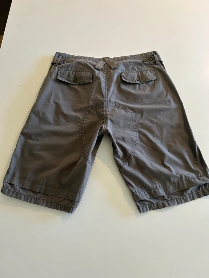 Pantalones cortos EVER Clothing verde oliva para hombre talla 33 Foto 2 de 4