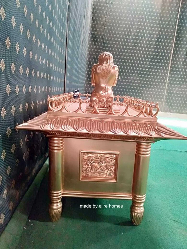 Arca de la Alianza de 46,25" de la película de Indiana Jones tallada a mano de madera de caoba Foto 2 de 3