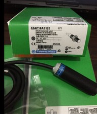 New in box schneider Proximity Switch Sensor XS4P18AB120     #LRR