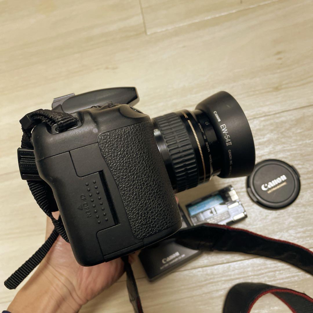 Canon single lens reflex digital camera DS126061 DC 8.1V Retro