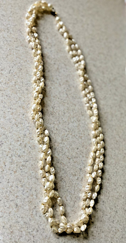 VINTAGE PEARL & GOLD TONE 29" TWISTED 3 STRAND LIGHT WEIGHT NECKLACE