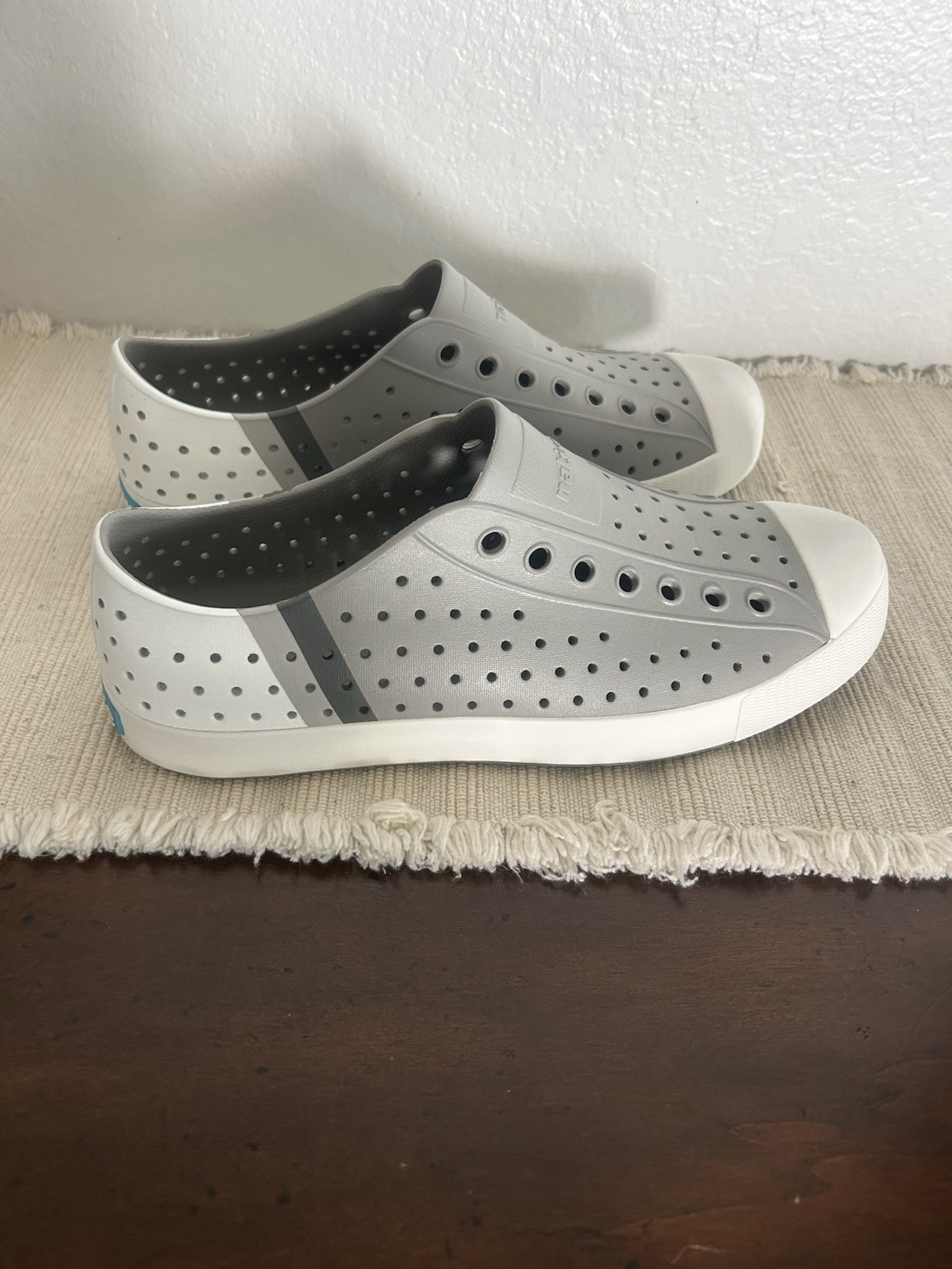 Adult Men Size 8 Women Size 10 Gray & White