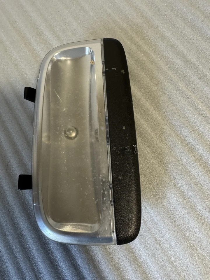 Lâmpada cúpula assento traseiro Pontiac G8 2008-2009 fabricante de equipamento original GM 92189671 - Imagem 4 de 4