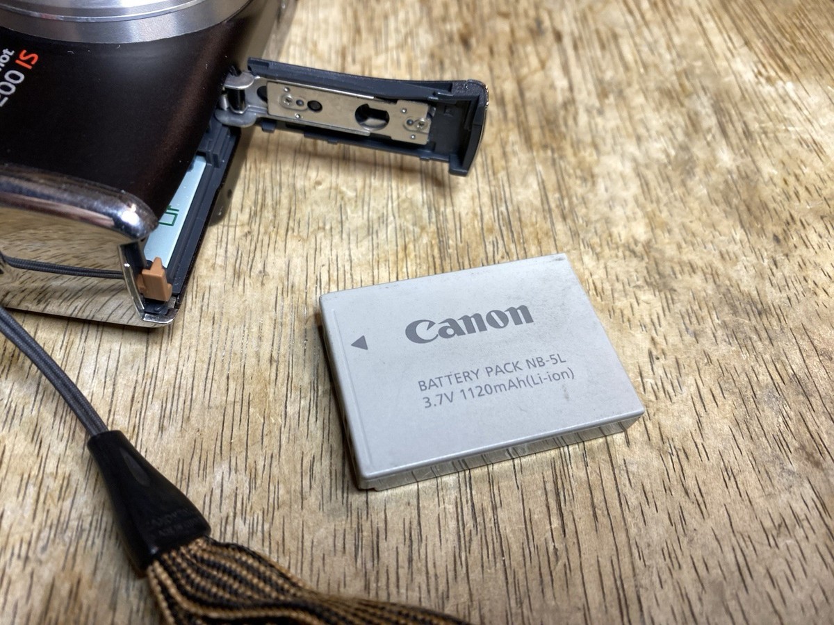 Canon PowerShot SX200 IS 12.1MP Digital Camera TESTED Working DARK