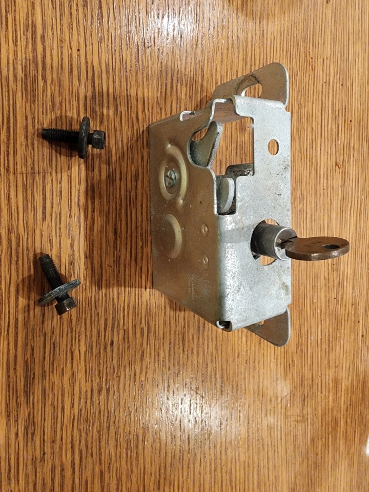 Mercury Colony Park Ford Country Squire 1987-1991 tercera fila pestillo de asiento con llave OEM Foto 4 de 4