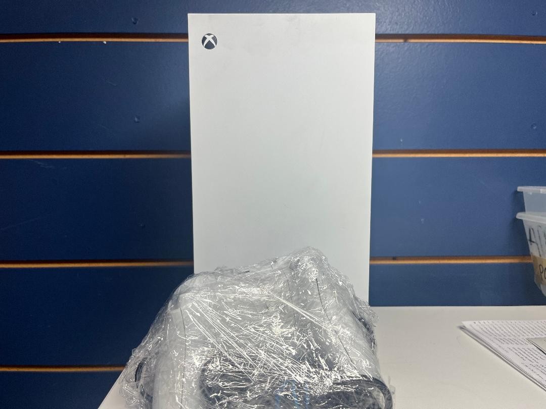 Xbox Series X Model 1882 W/ Controller, Power cord and HDMI cord.