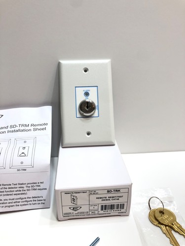 NEW EDWARDS SD-TRK REMOTE RESET & TEST STATION SWITCH 2 KEYS 2W/SIG CAT45 - Picture 2 of 5