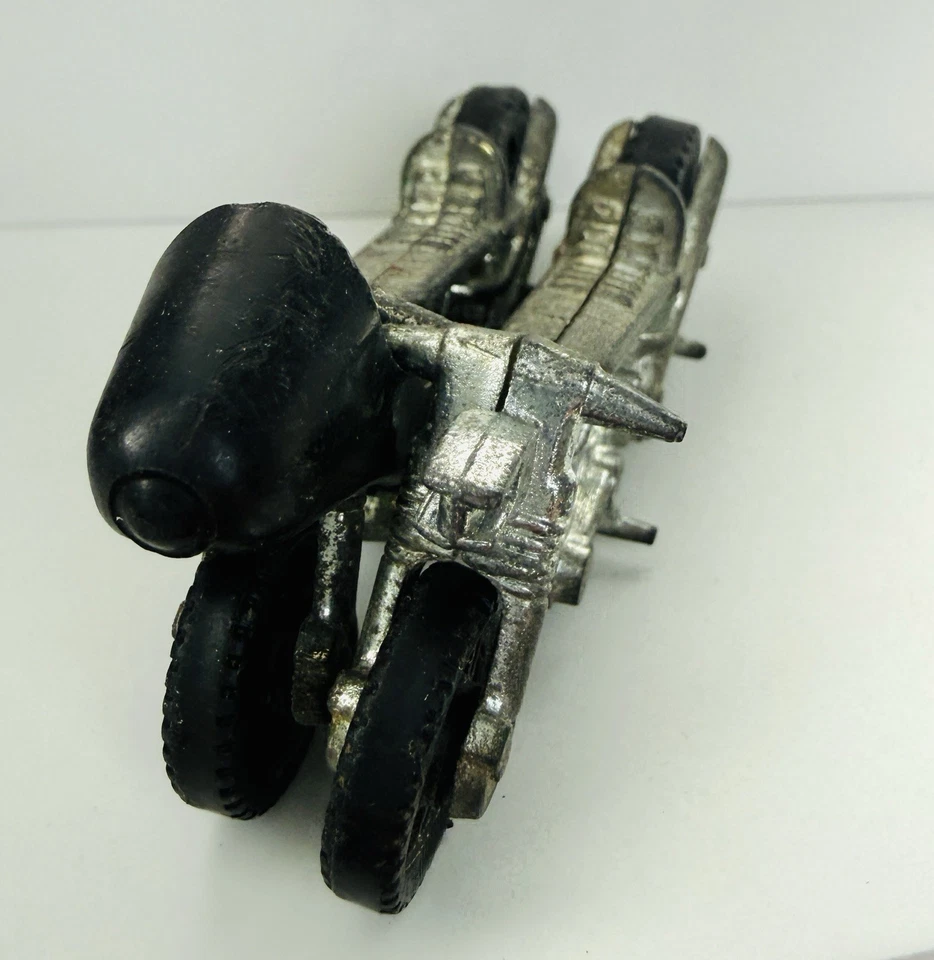 VINTAGE CORGI JUNIORS JR 1978 BATMAN BATCYCLE MOTORCYCLE BATBIKE GT BRITAIN LOT - Image 3 of 4