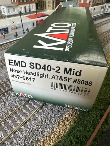 USED KATO HO 37-6617 EMD SD40-2 Mid ATSF #5088 -DC LOCOMOTIVE - DCC ...