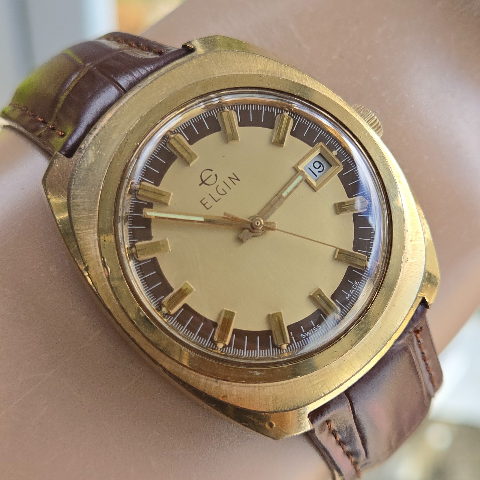 Vintage ELGIN men's manual wind watch Date Two-tone dial swiss 1970s