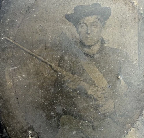 Original Civil War Tintype Soldier with Rifle Gun Slouch Hat Infantry 1861-65