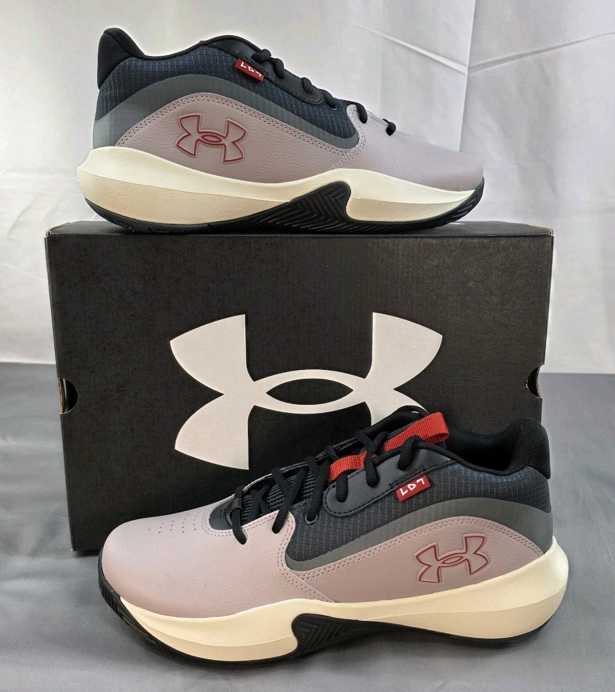 Men's Size 10 Women's 11.5 Under Armour Nib