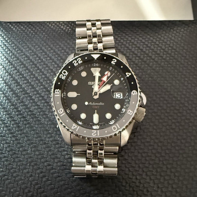 Seiko 5 Sports SSK001 Herren GMT Automatik Uhr Edelstahl 100 m Sichtboden