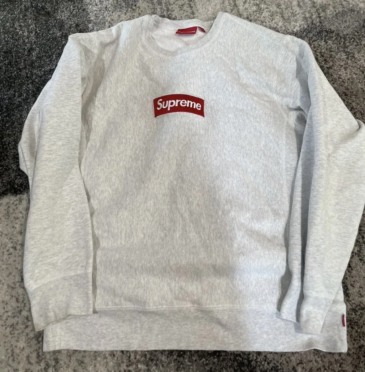 Sweat shirt gris cendré col rond logo Supreme Box XL Crew FW18 BOGO gris pas sweat à capuche