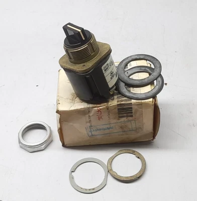 Allen Bradley 800T-U13 Ser Q Potentiometer Type 13 Resistance 1000 Ohm 800TU13 - Image 1 of 4
