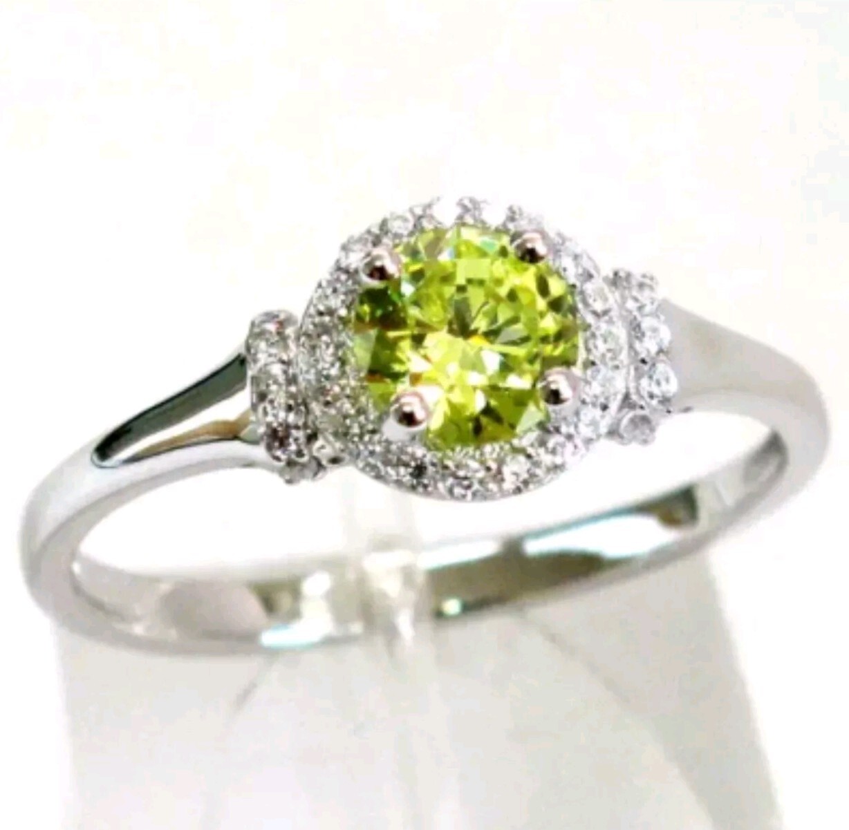 Olive Green Ring Spring Fashion Jewelry Size 8 Free Fast Shipping-image