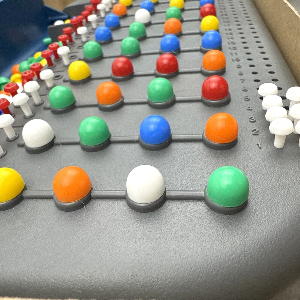 Mastermind Pressman 1996 Vintage Complete Strategy Logic Game Retro 90s Edition - Image 2 of 4