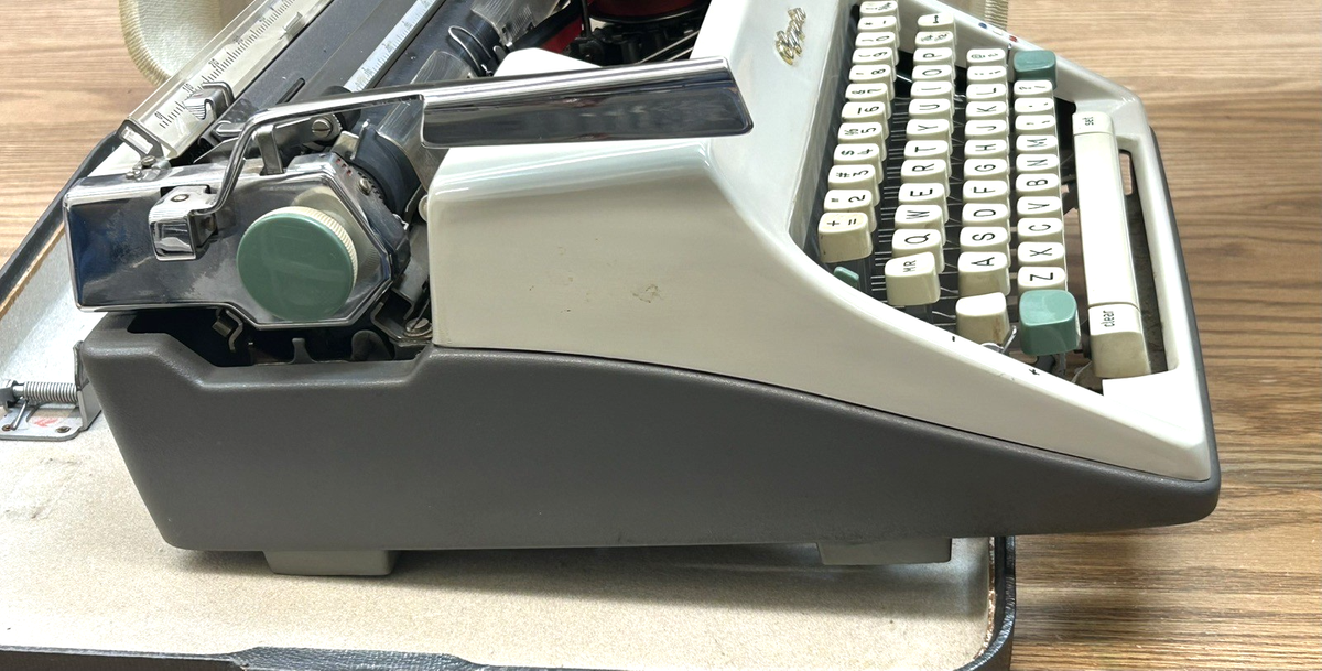 Olympia SM9 Portable Manual Typewriter Germany with Case 1966 | eBay
