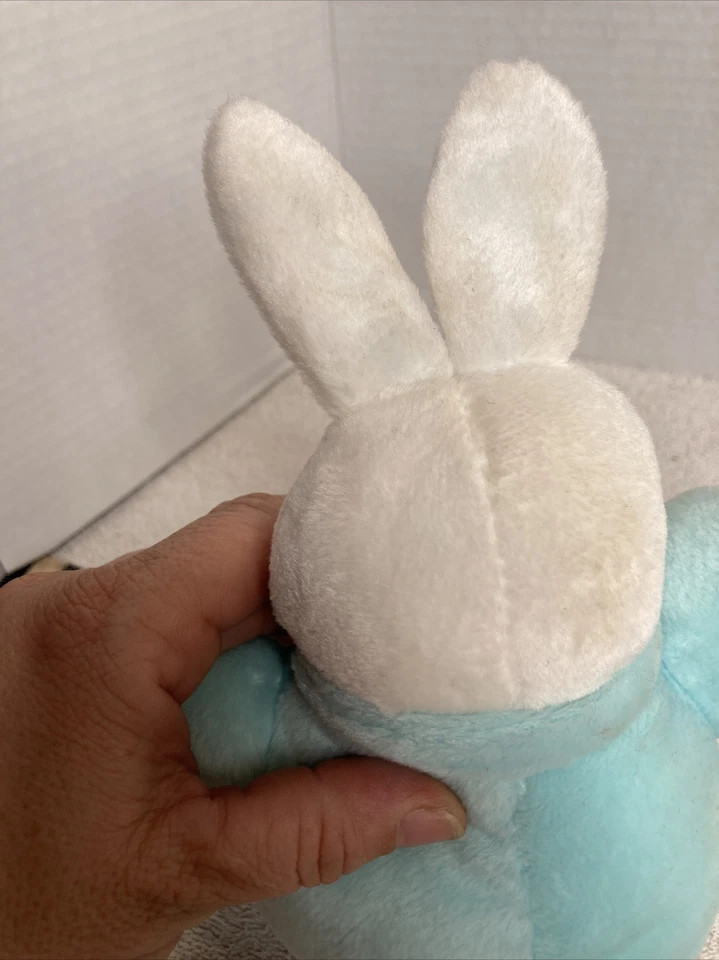 Peluche MACY’S First Impressions Baby Bunny Rabbit AZUL 10” Sonajero Zanahoria Foto 4 de 4