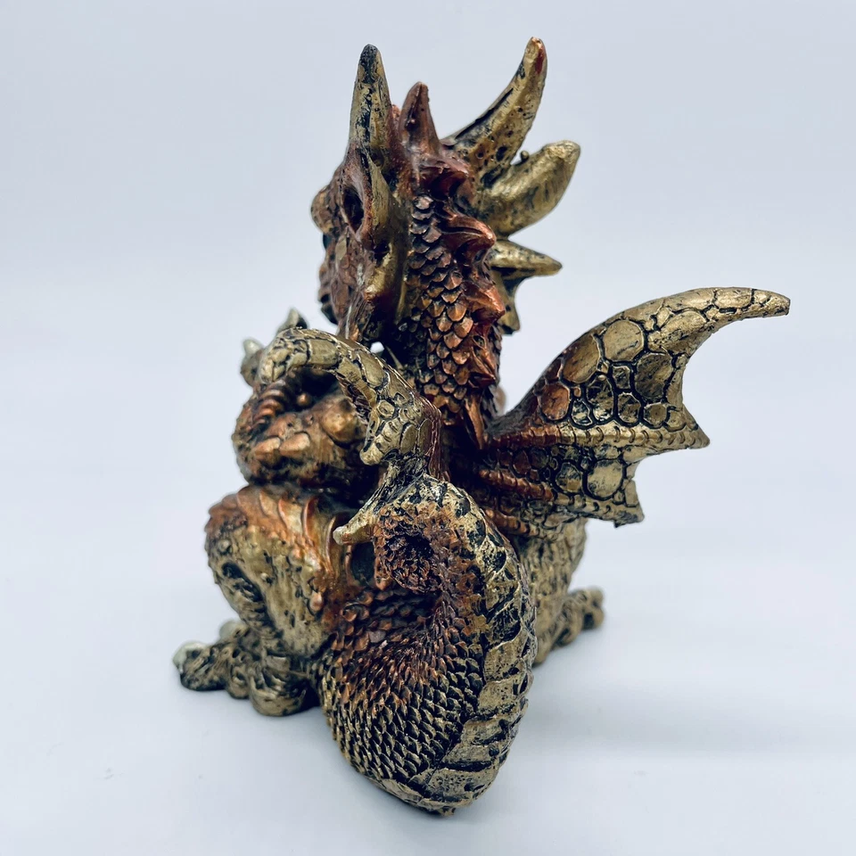 Figura Bebé Dragón con Naranja Amarillo Ámbar Gema Piedra Escudo Cobre y Oro Foto 3 de 4