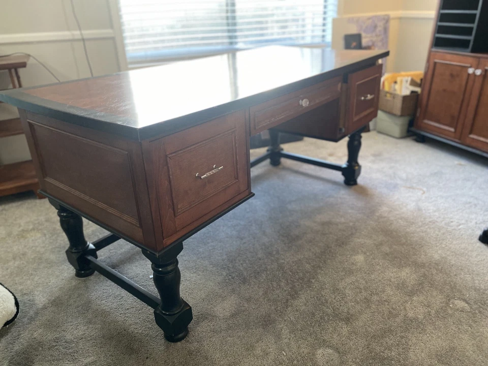 Custom Maple wood Executive Desk - Image 4 of 4