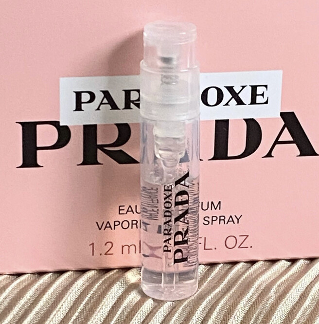 PRADA PARADOXE choose TRAVEL SPRAY RADICAL ESSENCE VIRTUAL FLOWER