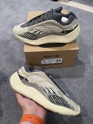 Size 11 - adidas Yeezy 700 V3 Fade Salt 2022-Fast Shipping | eBay