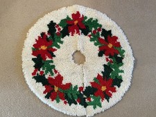 Vtg Latch Hook Christmas Tree Skirt Completed 35  Diameter Poinsettias