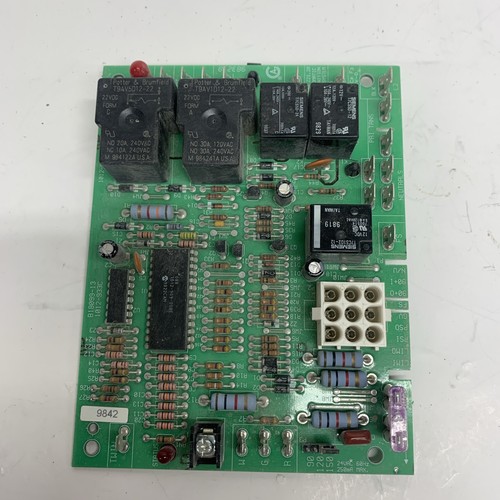 Goodman B18099-13  Furnace Control Board 1012-933C