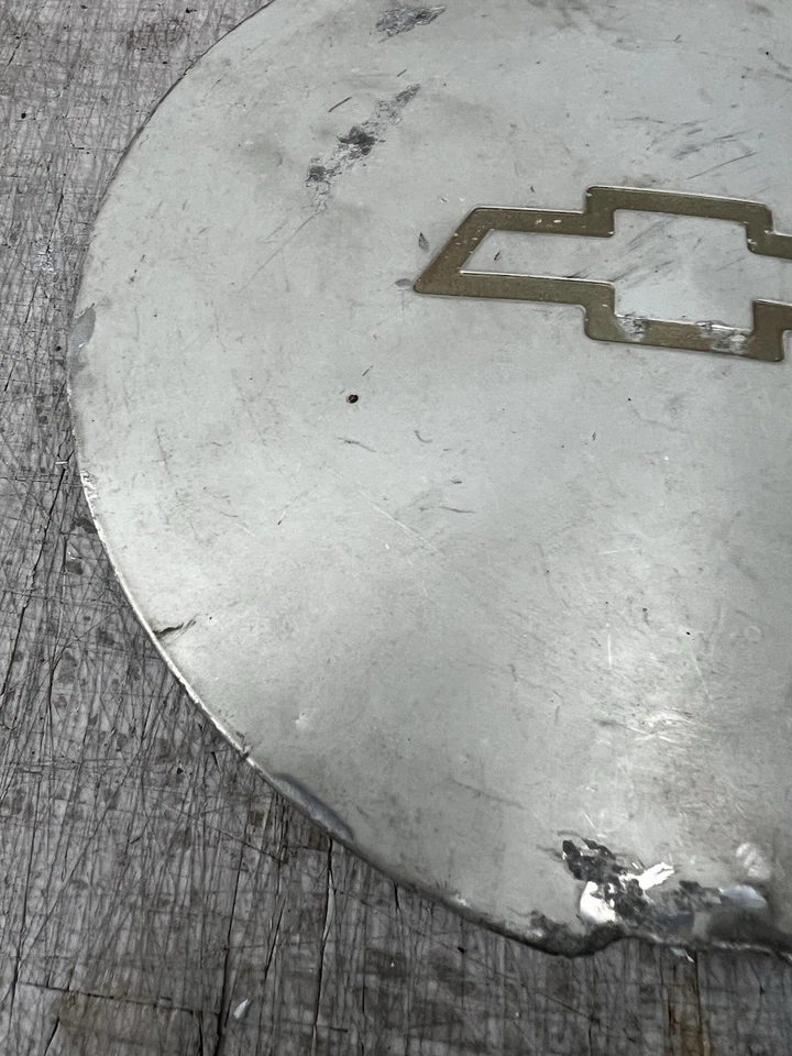 POOR 95 96 97 98 99 00 01 02 CHEVY S10 BLAZER 4X4 center cap 15982653 oem used - Imagem 3 de 4