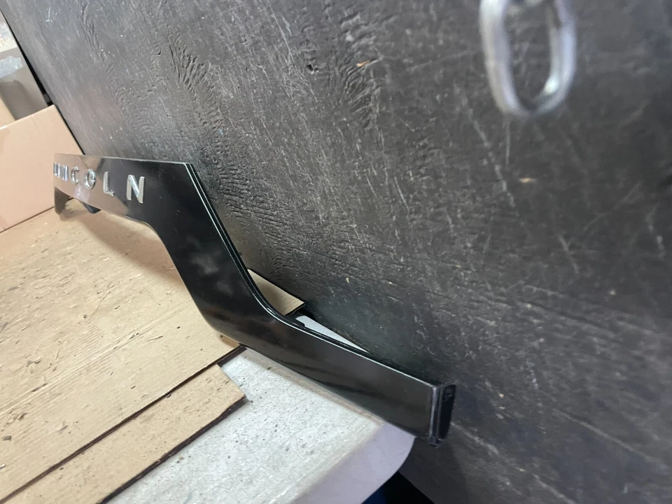 Лицензионная камера 2015–2017 Lincoln Navigator отделка заднего люка молдинг M6125 DG Oe - Изображение 2 из 4