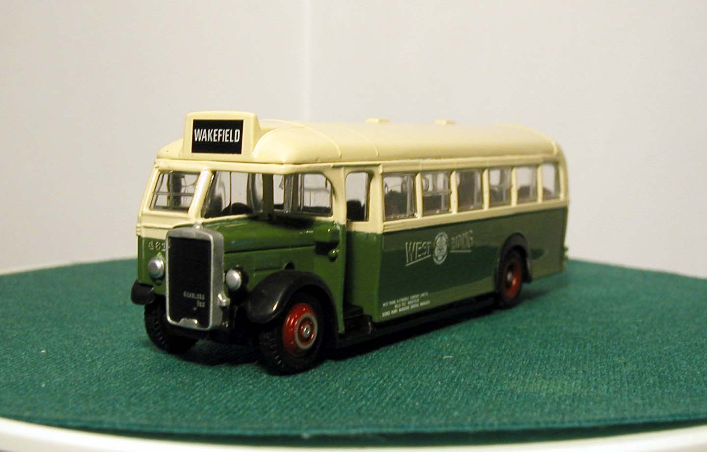 EFE WEST RIDING AUTOMOBILE LEYLAND TIGER TS8-18401