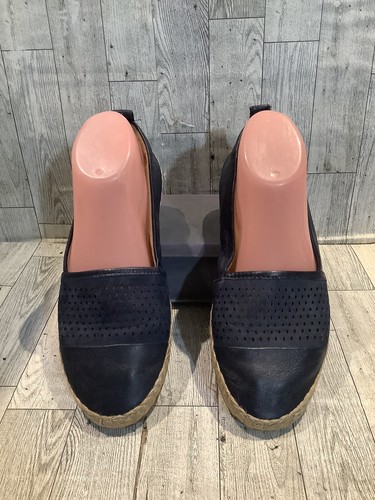 Clarks Artisan Reeney Helen Navy Nubuck Flat Womens 8.5M - Picture 2 of 11