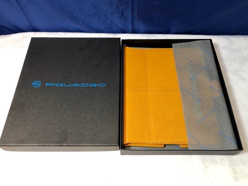 Piquadro Cover / Custodia I-Pad AC2691SI-GSA Pelle Giallo / Sabbia NEW IN BOX - Picture 3 of 4