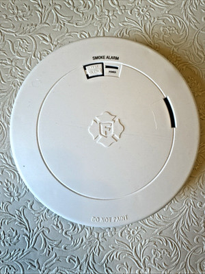 NEW First Alert Smoke Alarm 10-Year Sealed Battery White  Model SM210, Brand New
