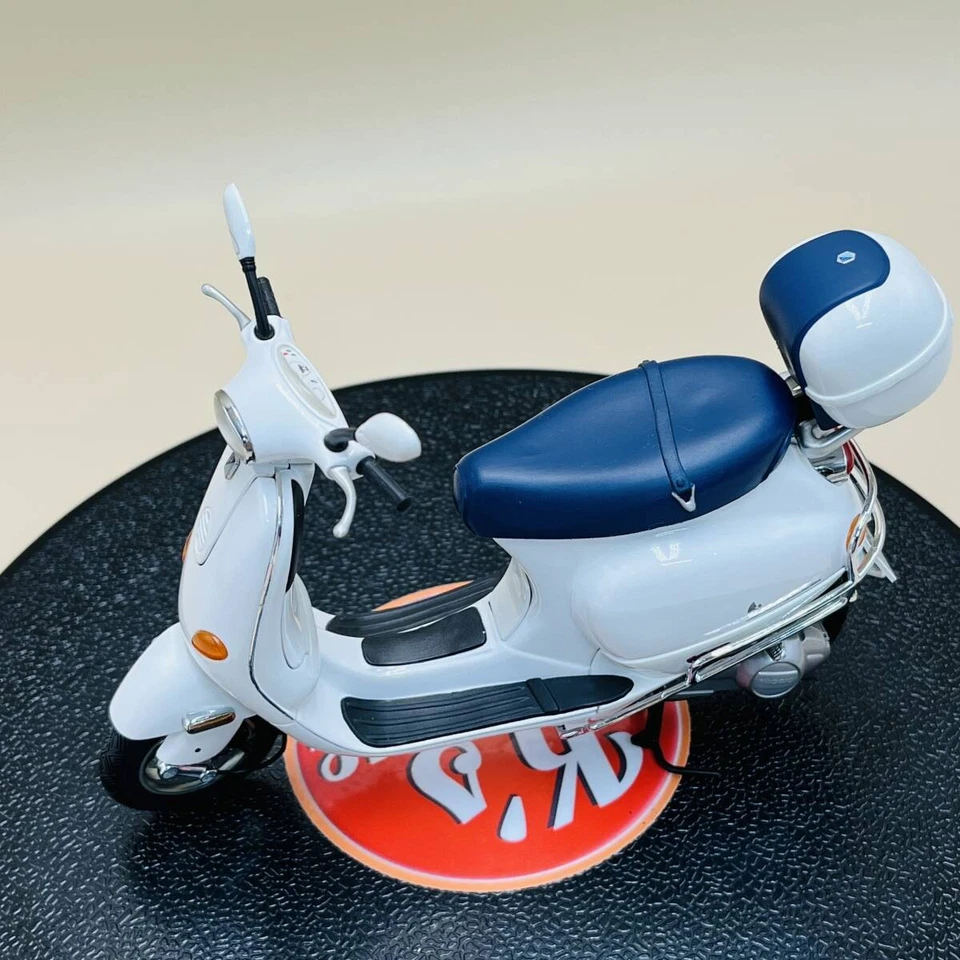 AUTOart 1/12 VESPA ET4 150 White Piaggio C.s.p.a. Motor Cycle 12511 diecast Auto - Image 2 of 4