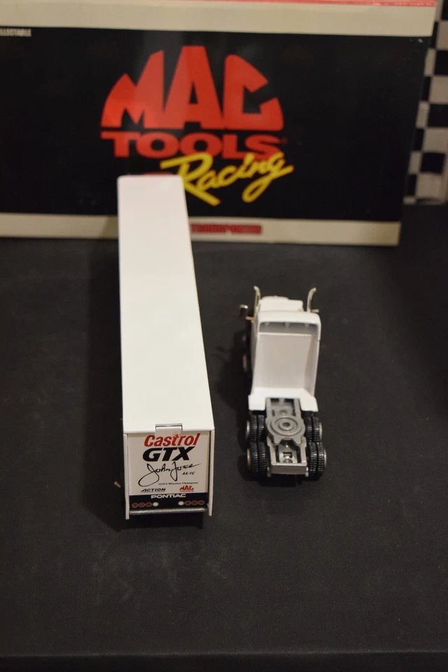 MacTools 1995 Transporter/Trauler de John Force Castrol GTX 1 de 2500 1:64 Foto 2 de 4